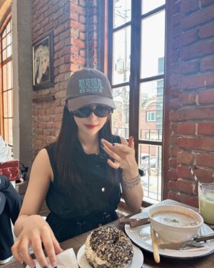 Murase Sae Instagram - #dailylook
오하요🐝🥯💕 #londonbagelmuseum #🇬🇧