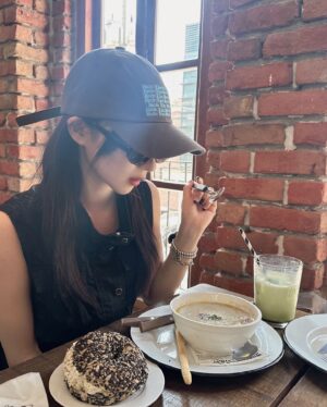 Murase Sae Instagram - #dailylook
오하요🐝🥯💕 #londonbagelmuseum #🇬🇧