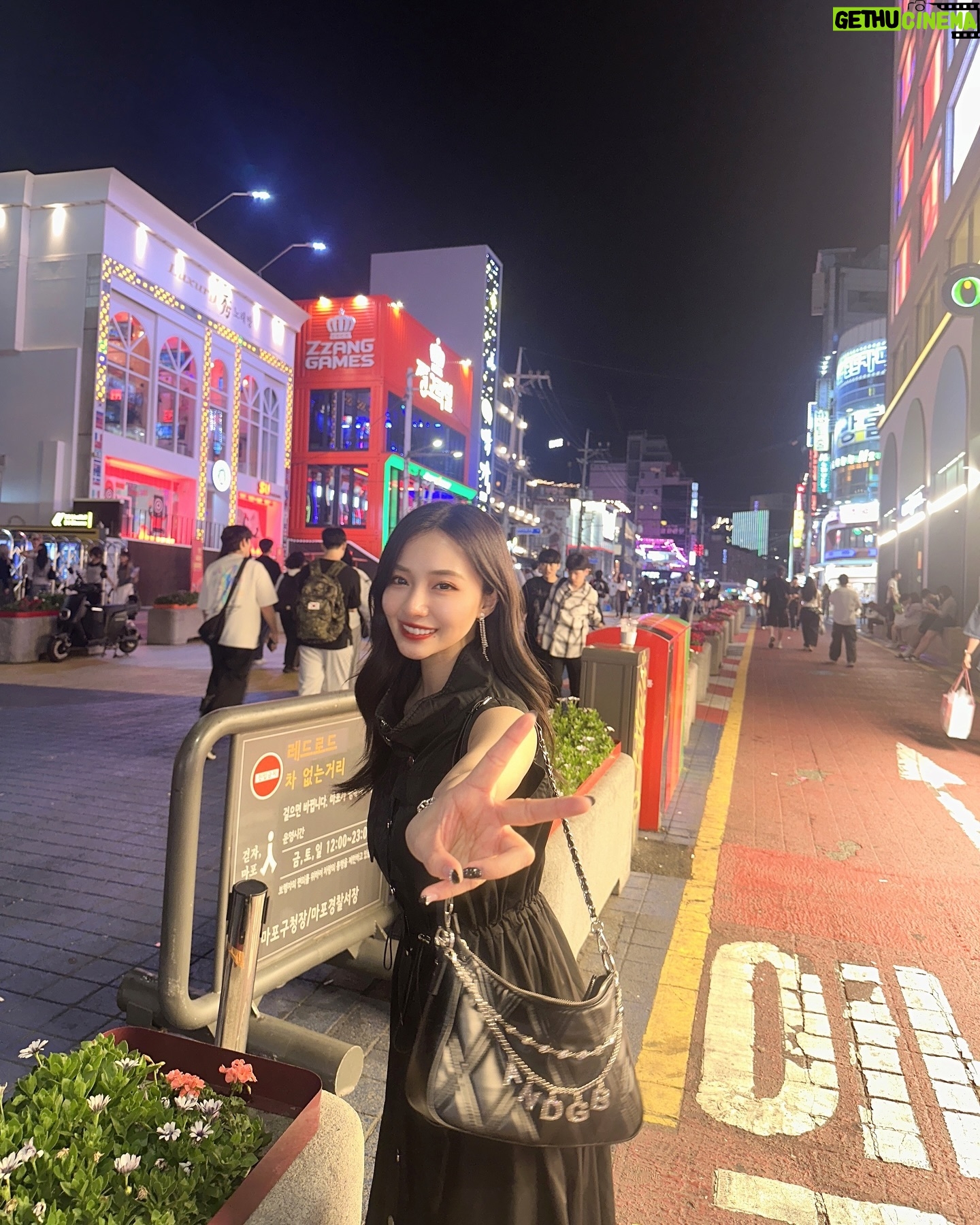 Murase Sae - 3 Likes - #dailylook 밥 잘 챙겨 먹어요🫶🏻💖
お店広いのに前回と同じ席だった😳笑
トッポギはメイクショップで教えてもらった東大門の🥡💕
今日もお疲れさまでした!ご飯よく食べてね〜😸🍽️