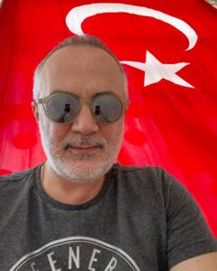 Murat Akkoyunlu Instagram - Oyumuzu kullandık vatanımıza milletimize hayırlı olsun 🇹🇷