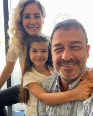 Murat Aygen Instagram - İyi pazarlars #nillehayatbambaşka @nihanasliaygen ❤️❤️