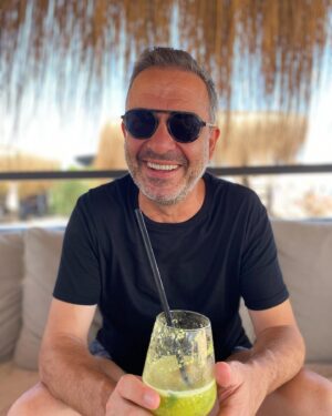Murat Aygen Instagram - Biraz deniz, biraz kum, bol meyve, bol güneş 👌 İnsan kendini gerçekten çok iyi hissediyor. Bulduğunuz her fırsatta tavsiye ederim.