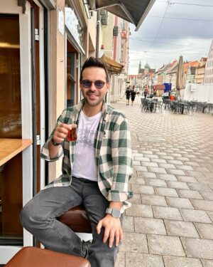 Murat Tavlı Instagram - Bu hayatta tek bir hakikat vardır o da çaydır… 😬🇩🇪

Kimlerin olmazsa olmazı? 

#ausgburg #germany #almanya #murattavlı