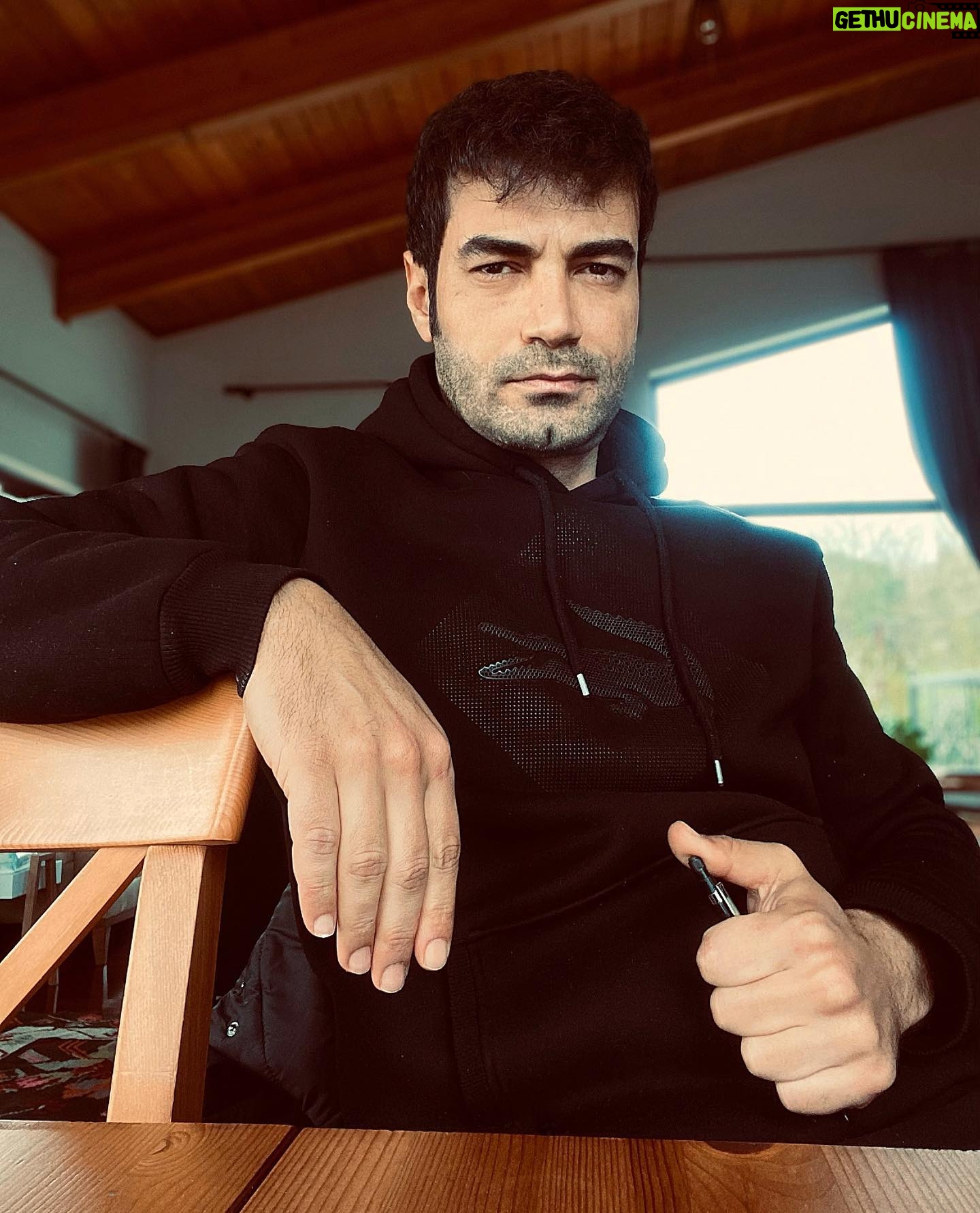 Murat Ünalmış - 55.2K Likes - Bazen sessizce bir kuytuda, bazen kalabalıklarda;
ama daima tek başına yürümelisin yolunda…
22.02.2022