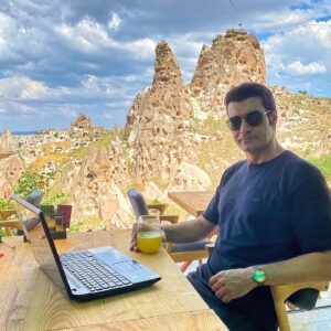 Murat Ünalmış Instagram - İyi bayramlar…☘️🍹