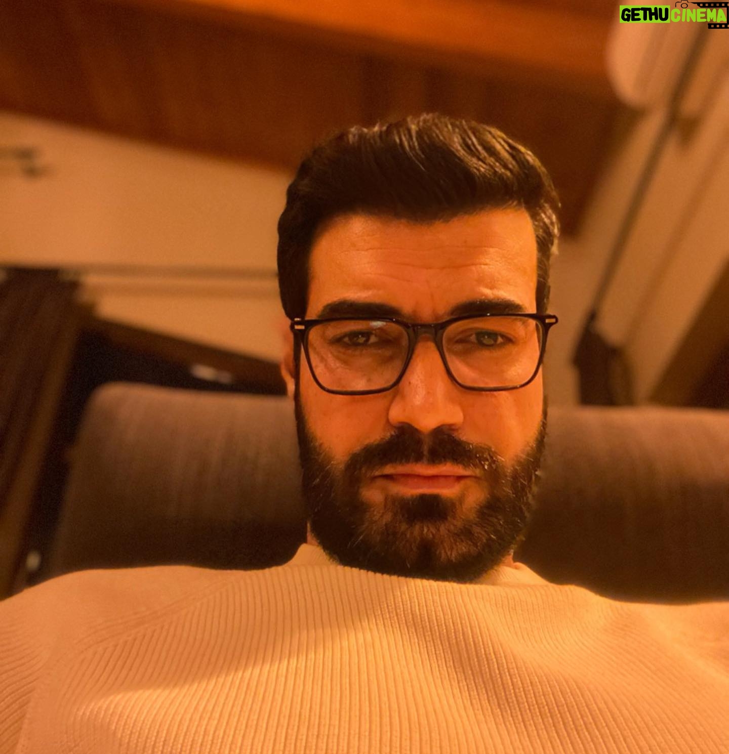 Murat Ünalmış - 58.2K Likes - Gözlükle çok entelektüel görünüyormuşum..😏🤓