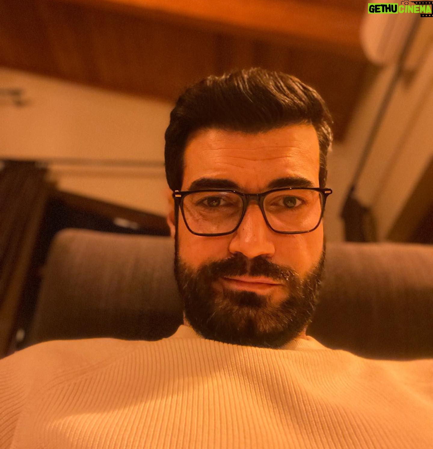 Murat Ünalmış - 58.2K Likes - Gözlükle çok entelektüel görünüyormuşum..😏🤓