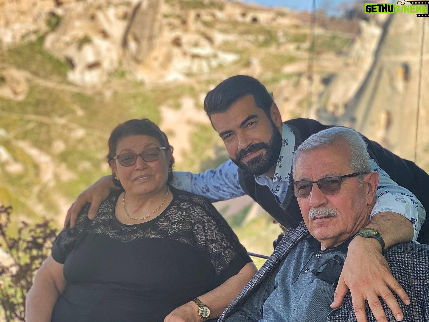 Murat Ünalmış - 56.9K Likes - 41. Yaş günümü en kıymetlilerim ailemle geçirdim çok şükür. Doğum günümü kutlayan tüm arkadaşlarıma, dostlarıma, takipçilerime yürekten teşekkür ederim. Herkese sevdikleriyle geçireceği sağlıkla ve mutlulukla geçen bir ömür dilerim. Dünyadan gelip geçeceğiz. Hayırla ve güzellikle olsun. Sizlerde iyi ki varsınız.. selam ve sevgi ile..❤️❤️❤️🙏🏻🧿🤗🌍🌱🍂💫
#41years