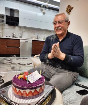 Murat Ünalmış Instagram - İnsan kaç yaşında hissediyorsa o yaştadır diyor babam. İyi ki doğmuşsun bizim canımız. Yeni yaşın kutlu olsun..❤️
#75years