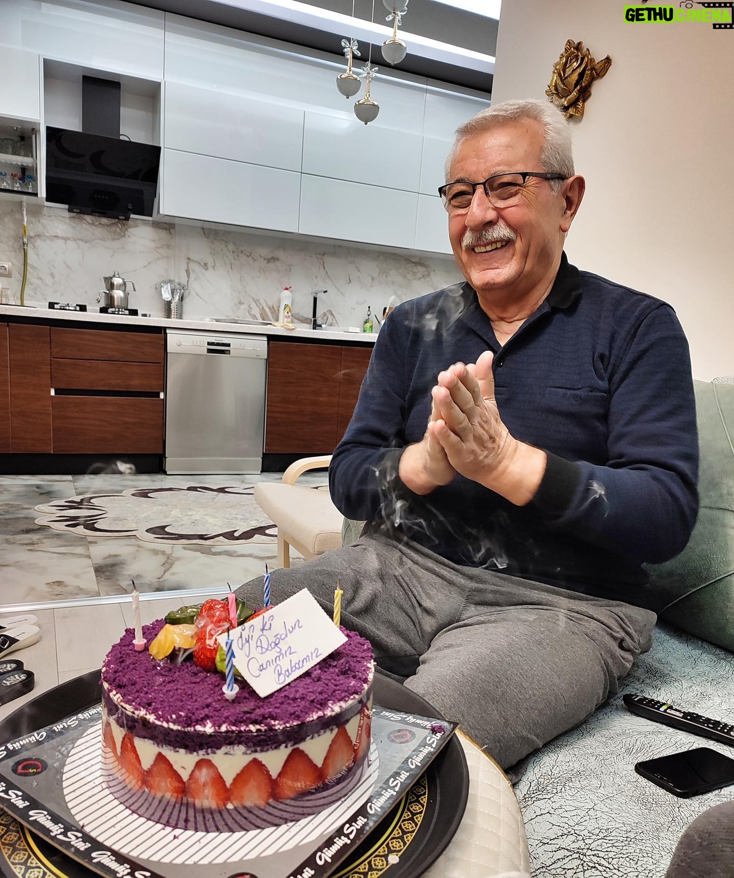 Murat Ünalmış - 59.1K Likes - İnsan kaç yaşında hissediyorsa o yaştadır diyor babam. İyi ki doğmuşsun bizim canımız. Yeni yaşın kutlu olsun..❤️
#75years