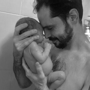 Murilo Meola Instagram - Bem-vindo à sua jornada, Martin. Que vc seja um homem de bem e que sua caminhada esteja repleta de encontros com tantas outras pessoas de bem. 
Filho, o coração é o primeiro órgão a bater e geralmente o último a parar. Escute-o sempre!! Siga-o sempre! Ele te trará os momentos mais inesquecíveis! 
Filho, a vida é uma experiência extraordinária. A nossa se tornou mais ainda com sua chegada. 
Sua mãe é uma mulher espetacular, com o tempo vc descobrirá isso por si. Desejo ser pra vc, o amor que meus pais são pra mim. Te amo, meu menino. 05/06
PS relato sobre o parto em breve.  #martin
