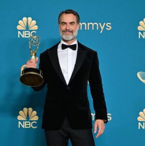 Murray Bartlett Instagram - Still in the clouds from an epic Emmy’s experience. Forever thankful to Mike White and @hbo for this amazing ride. Big love to our awesome White Lotus family!! So thrilled that @thewhitelotus received so much love. Thank you @televisionacad for an amazing night! And thank you to this amazing group of angels for making me feel stellar:
Styling: @mrmontyjackson 
Grooming: @kcfee 
Hair and beard cut: @andy_at_unison 
Tux: @louisvuitton 
Timepiece: @omega
