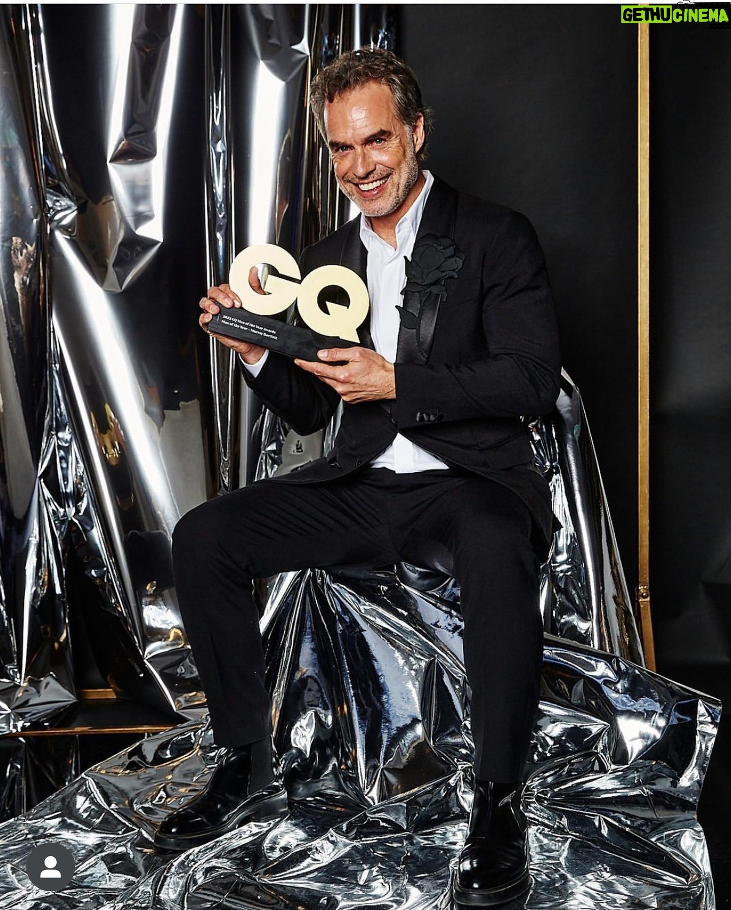 Murray Bartlett - 15.8K Likes - Thank you @gqaustralia for this honor!
Thank you @maisonvalentino for the epic suit. And thank you to my amazing teamš #gqmoty
Styling: @mrmontyjackson
Grooming: @petelennon
Boots: @hermes