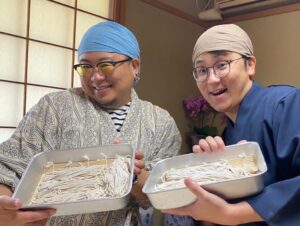 Mushimegane Instagram - 休憩といえば蕎麦打ちでしょ

#にじいろ晴龍庵