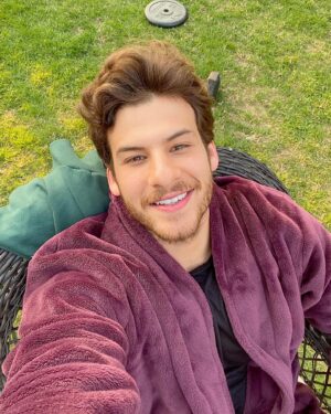 Mustafa Mert Koç Instagram - Evdekalselfiesi