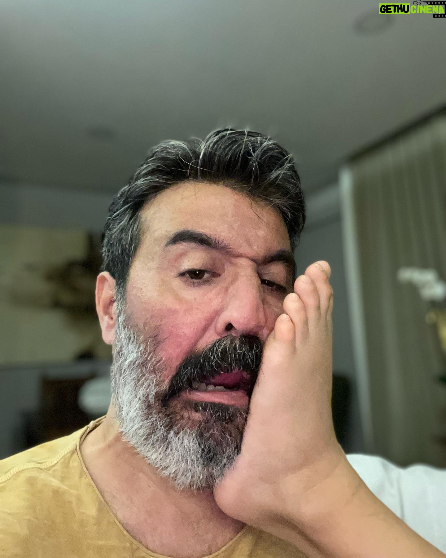Mustafa Üstündağ - 20.8K Likes - Dişim ağrıyordu ;
Hallederim baba dedi .
Halletti.