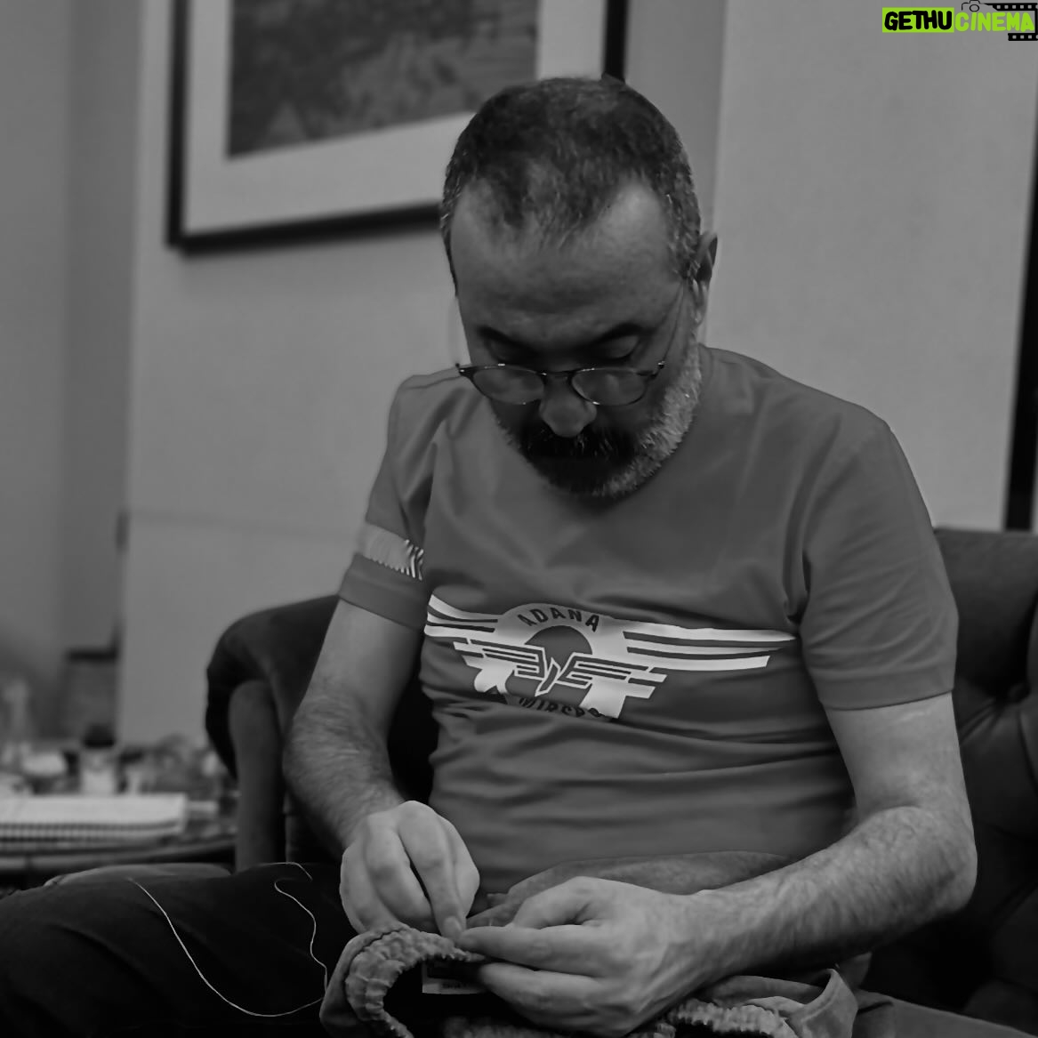 Mustafa Üstündağ - 11.1K Likes - Evladının okul pantolonunu dikmek kadar büyük bir şöhret olabilir mi yaşadığımız alemde.
🤲🤲❤️❤️