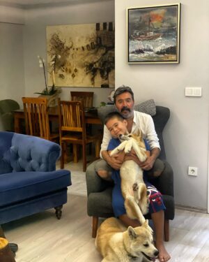 Mustafa Üstündağ Instagram - Belki Bremen mızıkacıları olamayabiliriz.
Ama çok pis mızıkçılık yaparız 🤣🤣
#orhanoğuz