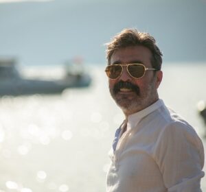 Mustafa Üstündağ Instagram - Müsait bir yerde inecek var.