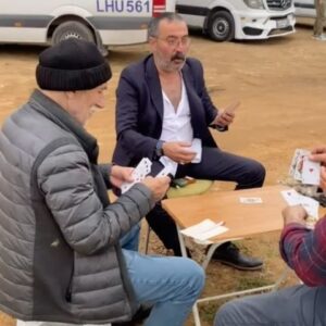 Mustafa Üstündağ Instagram - Sette her türlü yolumuzdayız.
#bbcs 🤣🤣