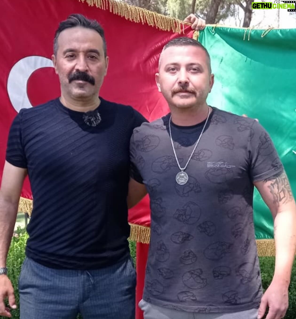 Mustafa Üstündağ - 5.3K Likes - Ahretliğim ;
Can kardeşim.
Yeni yılın kutlu olsun.
@hursit_kacamak