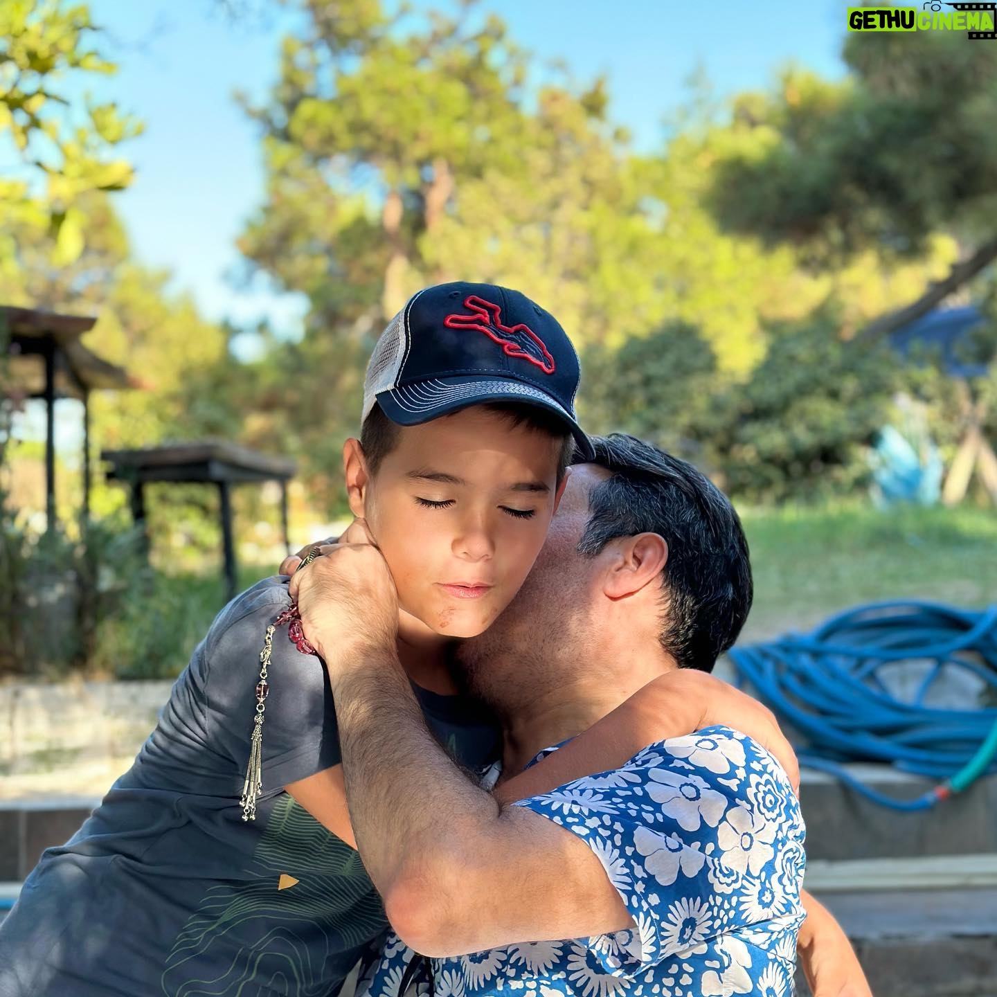 Mustafa Üstündağ - 5.9K Likes - Baba çok özledim gel de bi öpeyim dedi.
Geldim aslanım.
🧿🧿🧿🧿🧿