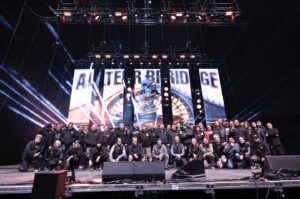 Myles Kennedy Instagram - A killer tour = a killer crew! 

Thank you to everyone on our team and to everyone who came out to the euro tour! 

Happy Holidays folks, we will see you next year! 

#AlterBridge #halestorm #mammothwvh