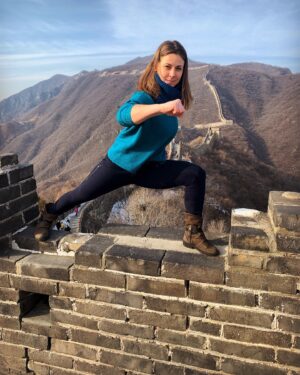 Myra Mala Instagram - The Great Wall time = The Great Wall stance☺️🌎 ⁣⁣⁣
#adventure #meituanhomestay #sciencecity #newhuairou #influencer #martialartist #wushugirl #lovelife #kungfugirl #china #中国 #北京 #thegreatwallofchina #chinesekungfu #stance Check for more info about Beijing and around @visitbeijingofficial