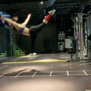 Myra Mala Instagram - ☺️Guys, how is your week spinning so far❓⁣
💫Bring your smile in and make it flyyyyyyy❤️🤗⁣
⁣
⁣
⁣
⁣
#wushu #loveit #wushufamily #lifestyleofawarrior @lifestyleofawarrior @martialarts__worldwide @martialartsgymgirls2 @kickgirlz @martial_arts_4life @martial.arts.family @white_tiger_dojo @best_martial_arts_kicks @my_martial_spirit @action_martialarts_zone @wayofmartial_arts @martialarts_universe @fma_global #lifestyle #femalewarrior #martialartist #martialartsgirls #wushugirl #kungfu #jumping #dailytraining #spinning #kickasswomen #inspirational