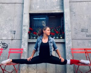 Myra Mala Instagram - 💃🏼#girlsmartialarts and #flowers🌹 ⁣
⁣
⁣
#lifestyleofawarrior #actiongirls #femalepower #femalewarrior #fma #wushu #wushugirl #lowerbody #flexible 
#white_tiger_dojo @lifestyleofawarrior @girls_martial_arts @fma_global @white_tiger_dojo @femalekickers @belleza_marcial  @bravewoman__  @martialarts__worldwide @my_martial_spirit @true.martialarts @bodybuildingftw @best_martial_arts_kicks @tigerfightdojo @kung.fu.world @shaolinkungfuguan