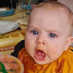 Myriam Chafik Instagram - J'ai enfin trouvé un point commun avec Baby Leyan : la passion pour la nourriture 🤣

Vu que physiquement il n'a clairement rien de moi, c'est décidé ... il aura mon caractère 😍

#daddysboy
#babyboy
#foodlover #babykohlanta #foodstagram
