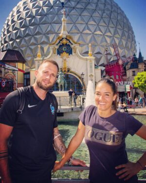 Myriam Chafik Instagram - On s'était promis de faire une belle sortie dans un parc d'attraction dès notre retour de Koh Lanta 🤩

@europapark a été le 1er parc à réouvrir ses portes en juin !! Avec @thomas_kohlanta21 on en a profité un max c'était top 😉

J'ai hâte d'y retourner et profiter de la partie aquatique @rulantica très bientôt !

Et vous êtes vous courageux face aux attractions à sensations ?

Bises 🥰

#europapark #attractions #sensationsfortes #rulantica #fun #defi #rollercoaster