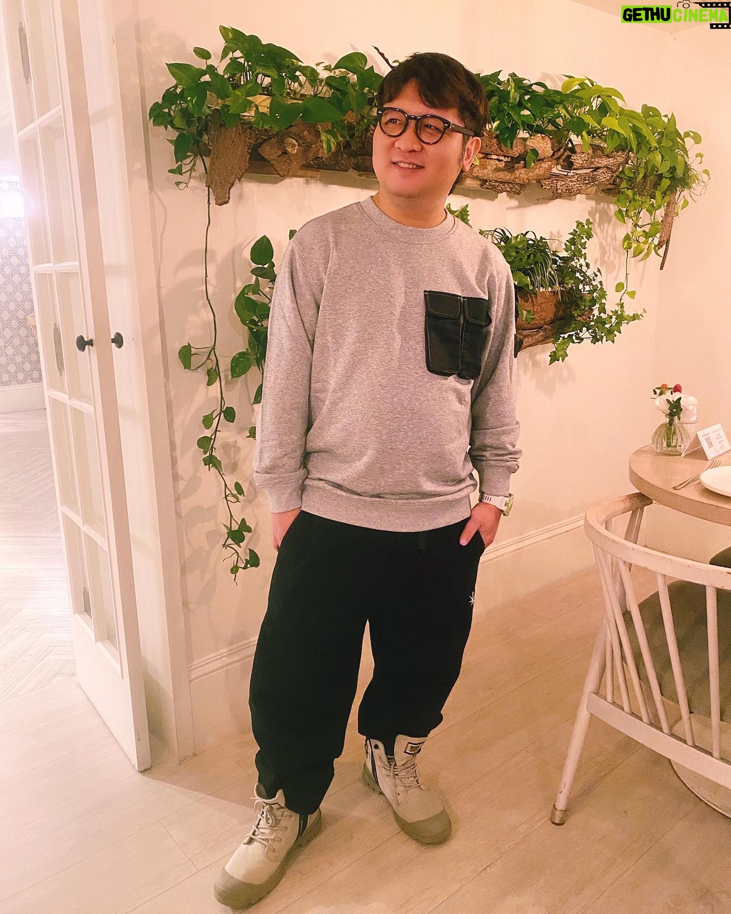 Na-Do - 1.3K Likes - 全身都是 @findnew.tw
上衣、鞋子 @palladium_tw
褲子 @polar
難道我也開始 潮流OOTD了嗎!