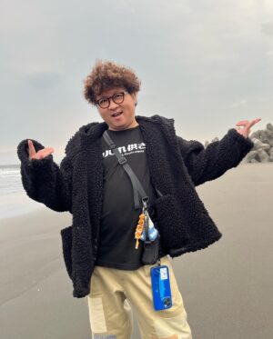 Na-Do Instagram - 帶兩個妹子來抓螃蟹
一個是我助理，一個是依依經紀人🙄
