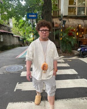 Na-Do Instagram - 本日穿搭🥐🍞🥖🥯🥨