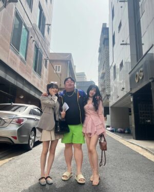 Na Sun-uk Instagram - 문돼의 온도 끝...내가 다 슬프네ㅠ
그동안 고생해준 유지니,소정이 너무 고마워!
문돼라는 캐릭터는 이제 보내주겠습니다..🫡
잘가라...99대장 나선욱
아 그리고 나선욱 - 허세이별 듣기🫶