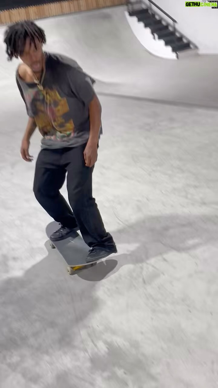 Na-kel Smith - 12.5K Likes - Nollie Halfcab Heel.