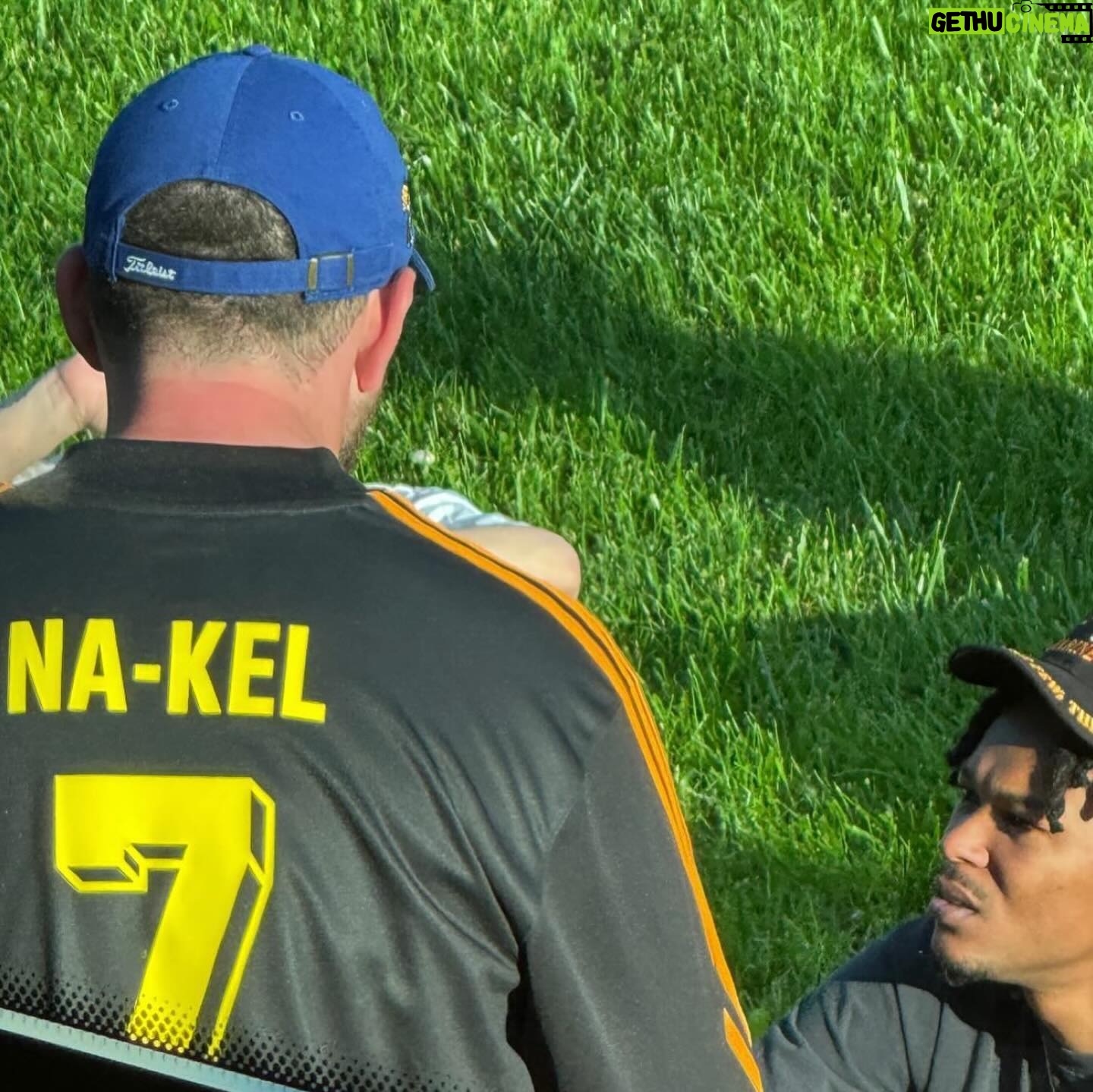 Na-kel Smith - 35.2K Likes - I WAS ON STAGE WHEN I MISSED MY FATHER CALL #BITTERSWEET
#FREEPOPS
#UNCLENAK