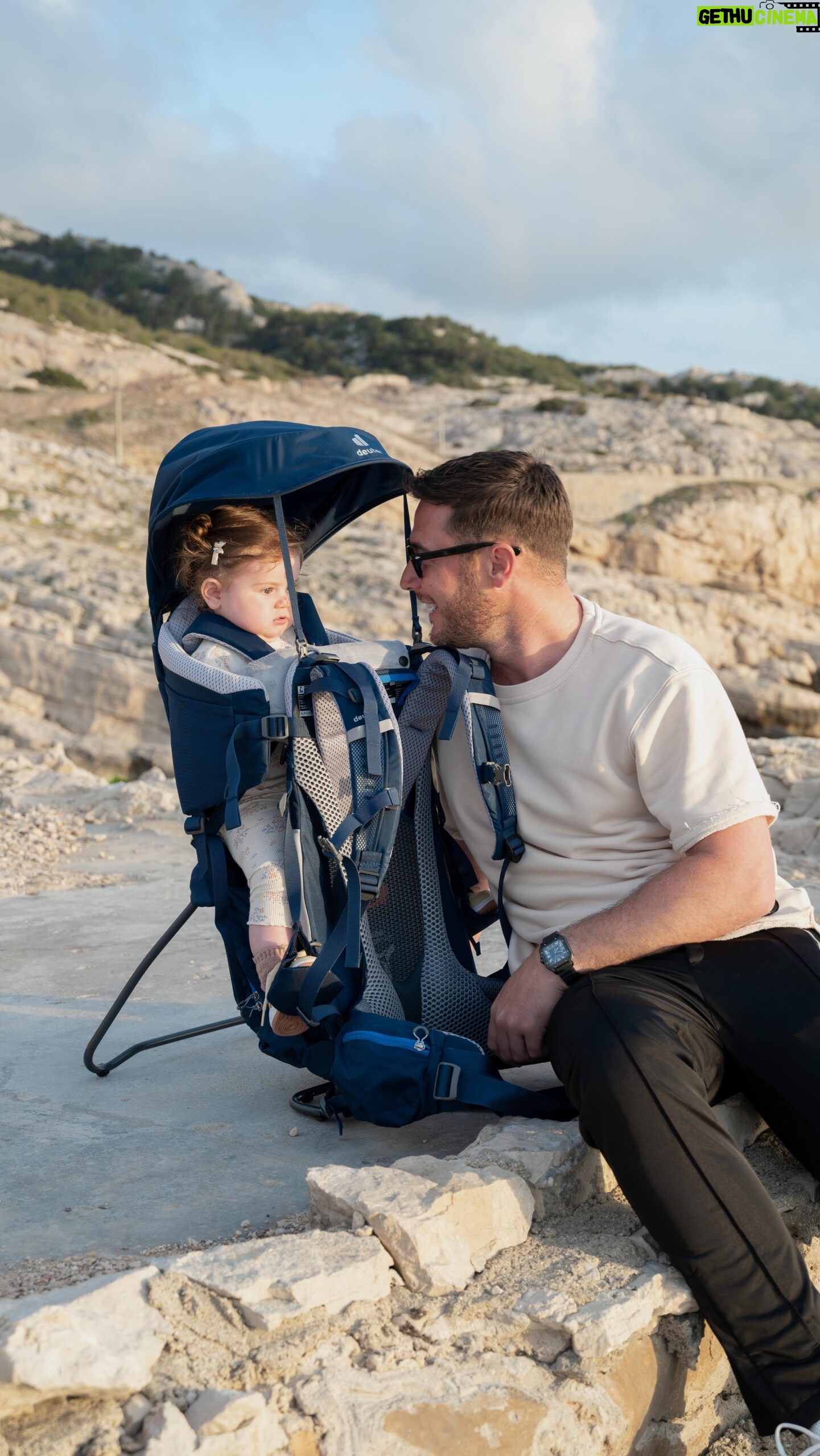 Nacca - 39.2K Likes - Quel bonheur de pouvoir profiter d’une merveilleuse balade avec sa fille et de pouvoir lui faire découvrir de magnifiques paysages !
Profitons des choses simples…
Le sac à dos porte bébé spécial randonnée vient de chez sport2000 et c’est le model de la marque @deuterfrance kid confort !
🎥 @charles_rzdd