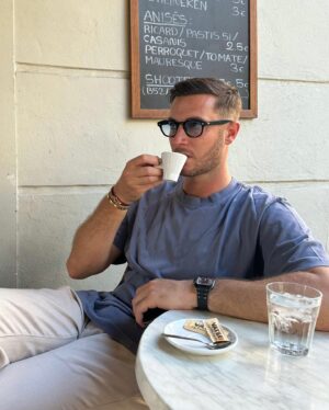 Nacca Instagram - Beaucoup pensent qu’ils auront tout avec de l’argent ! 
Seulement on achète pas tout. 
On achète du sexe mais pas de l’amour. 
Une maison, pas un foyer.
Des procès, pas la justice. 
Les véritables valeurs ne s’achète pas, elle se gagne ! 
#prennezsoindevous