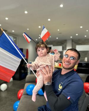 Nacca Instagram - MA COUPE DU MONDE C’EST ELLE !💙🤍❤️ 
Sa première coupe du monde, allez les Bleus ! 🇫🇷