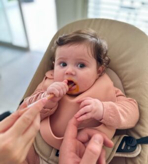 Nacca Instagram - Notre petite fille qui grandit si vite, encore une nouvelle étape d’accomplie ✨