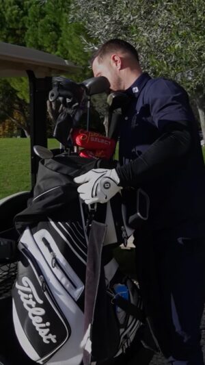 Nacca Instagram - Je vous emmène avec moi dans ce sport qui me passionne depuis plus de 7 ans maintenant , le golf ! 
#onedaywithme #golf #golfr