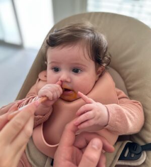 Nacca Instagram - Notre petite fille qui grandit si vite, encore une nouvelle étape d’accomplie ✨