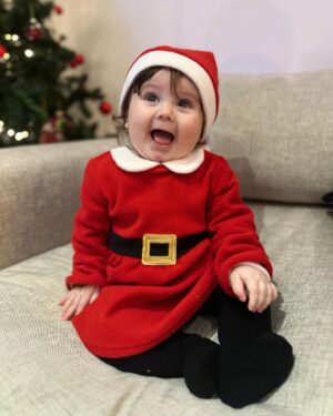 Nacca Instagram - Nous vous souhaitons à tous un merveilleux réveillon et de merveilleuses fêtes de noël! 
Pour nous c’est le premier noël avec Valentina.. on ne pouvait pas rêver d’un plus beau cadeau!
Nous vous souhaitons beaucoup de bonheur! 
Joyeux noël à tous ✨♥️