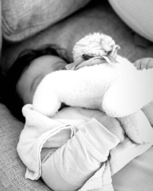 Nacca Instagram - 9 mois mon amour, ma vie, ma fille …. 26-05-22.
J’irais jusqu’au bout du monde pour toi, n’ai aucune crainte ton papa prendra soins de toi 🤍