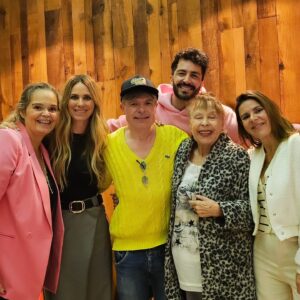 Nacho Guerreros Instagram - Hoy disfrute viendo a mi querido y admirado @nachoguerreros en #DosTronosDosReinas en @teatrosluchana 

Y también me reencontré con la dulzura de @vanesa_romero 

Fue un #domingo brillante tan bien acompañada ❤️