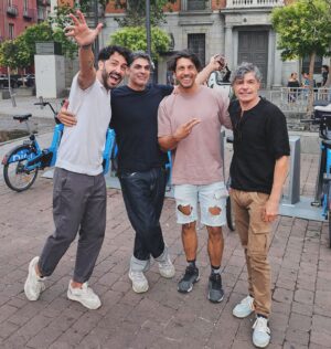 Nacho Guerreros Instagram - 🎥 Tremendo día de rodaje 🎬
¿Qué fue antes? ¿El actor o el bombero? 🎭 vs 🚒

PRÓXIMAMENTE
