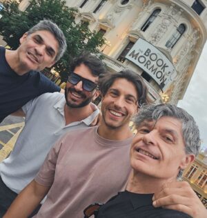 Nacho Guerreros Instagram - 🎥 Tremendo día de rodaje 🎬
¿Qué fue antes? ¿El actor o el bombero? 🎭 vs 🚒

PRÓXIMAMENTE