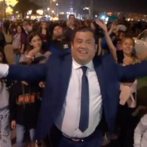 Nacho Pop Instagram - En la Gala de Viña 2023 repentinamente la gente comenzó a seguirme… al estilo Forrest Gump… ahora caché que soy un verdadero líder jajajaja #GalaViña2023 @tvmas.tv #NachoPopTieneFestival #NachoPopSaleAlMundo